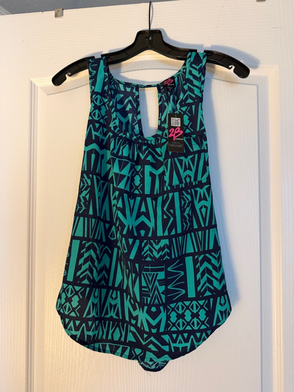 2B Bebe Teal and Navy Geometric Keyhole Tank.